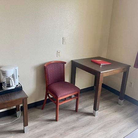 Econo Lodge Inn & Suites Corning Room photo