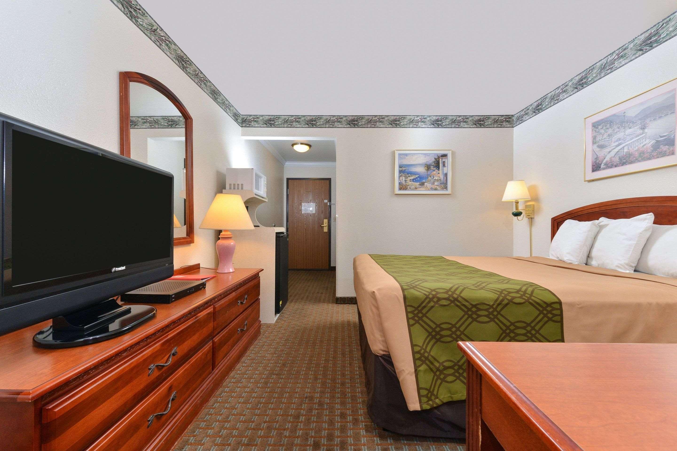 Econo Lodge Inn & Suites Corning Exterior photo