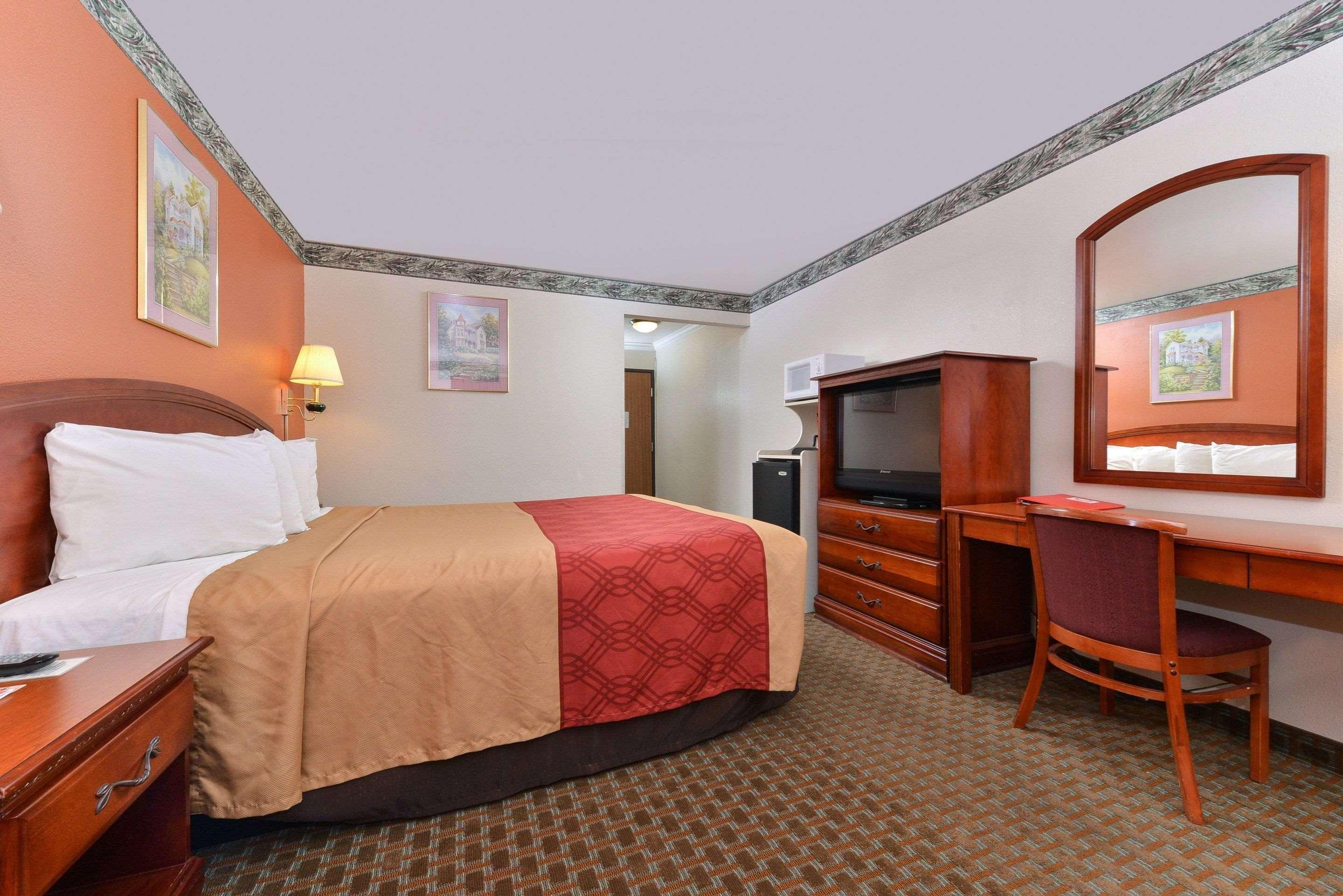 Econo Lodge Inn & Suites Corning Exterior photo
