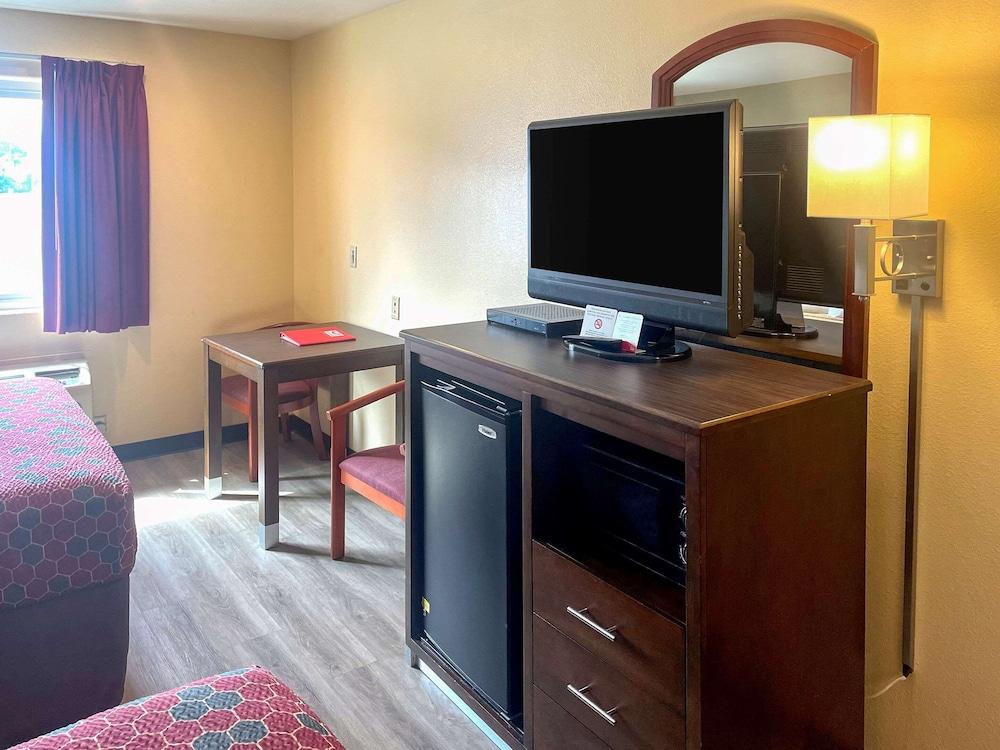 Econo Lodge Inn & Suites Corning Exterior photo